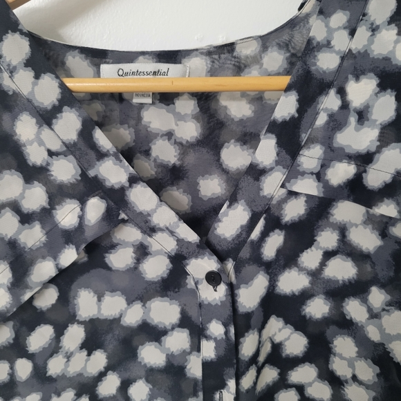 Women's Quintessential Black & Grey Roll Tab Sleeve Sheer Blouse Size Medium - Picture 6 of 13